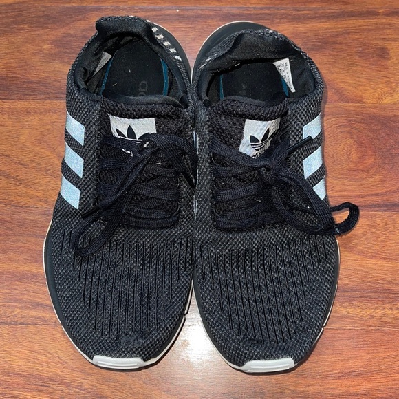 Womens Adidas Shoes - Picture 3 of 9